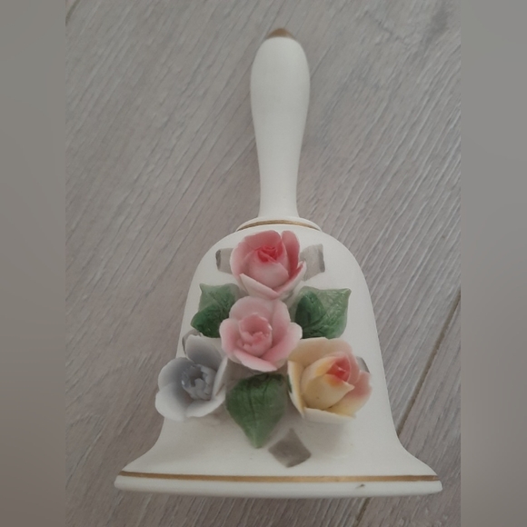 Porcelain bell - Picture 1 of 4